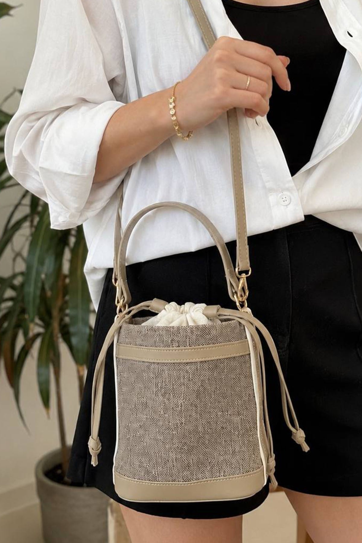 Beige canvas shoulder bag